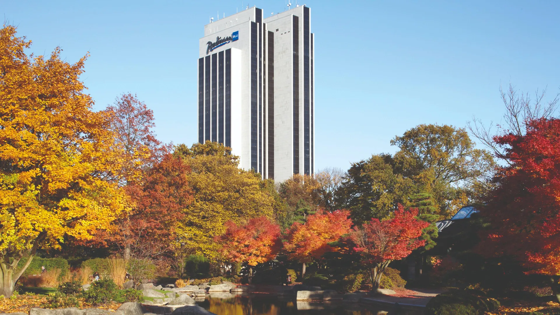 Radisson Blu Hotel, Hamburg contacts
