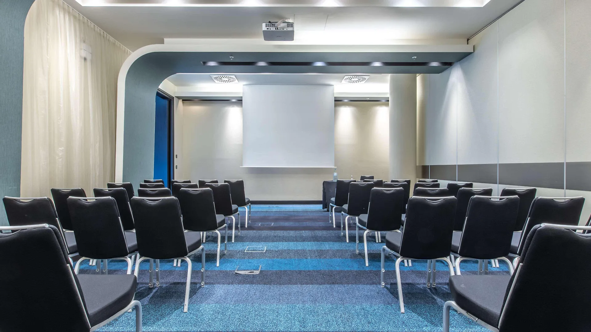 Radisson Blu Hotel, המבורג 4*,