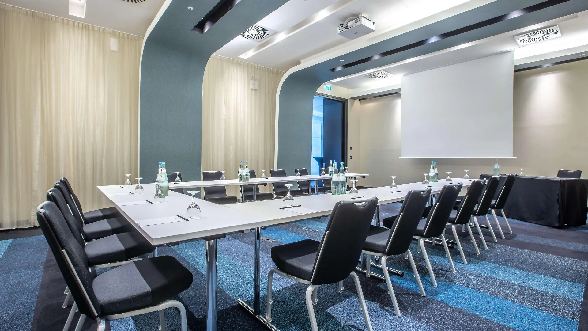 Radisson Blu Hotel, Hamburg Almanya